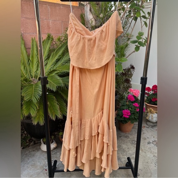 Free People Tavia Maxi dress in excellent condition Large Peach color smoke free - Picture 2 of 5